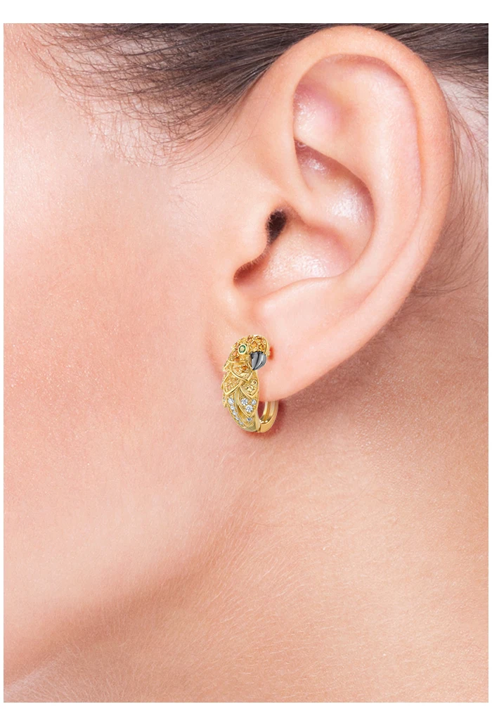 SANTUZZA Silber-Ohrringe für Damen, 925 Sterling Silber, Funkelnder Grüner Spinell, Goldfarbene Ohrringe, Papageien-Design, Trendiger Edel-Schmuck – Detail 4