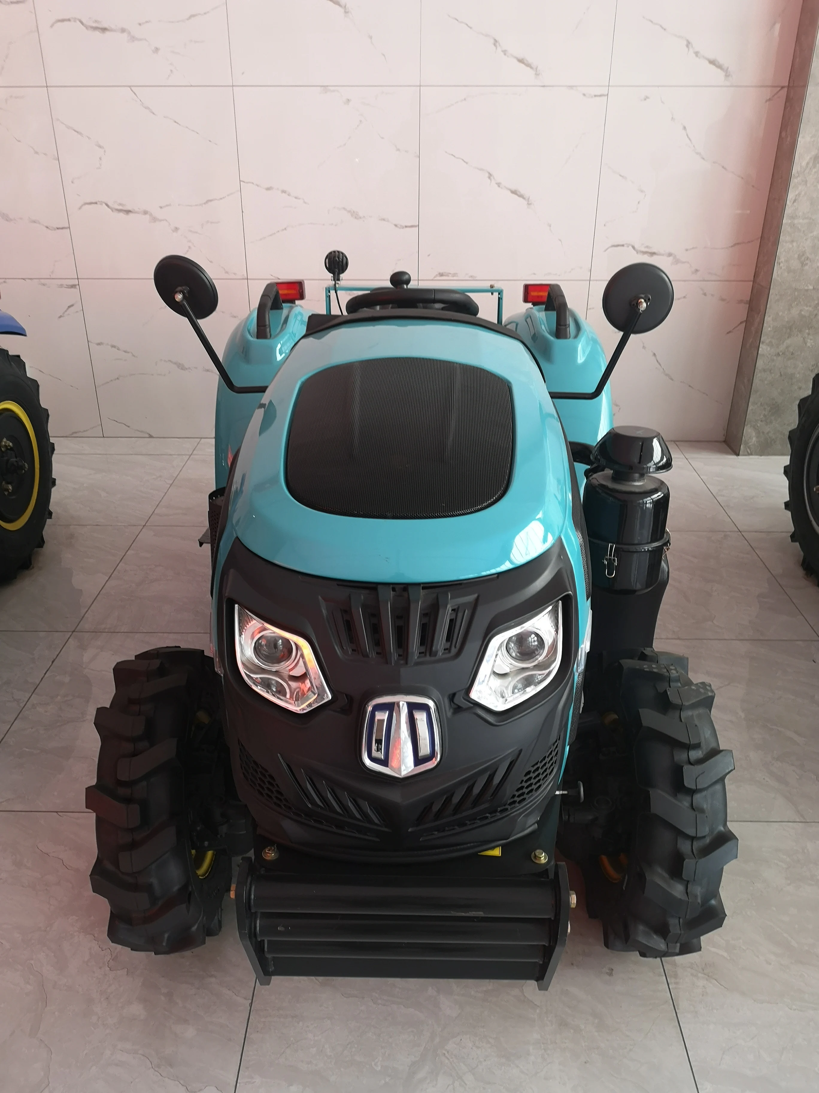 2021 Micro ล้อ Mesin Kebun การเกษตรรถแทรกเตอร์เรือนกระจก Orchard ใช้50HP รถแทรกเตอร์
