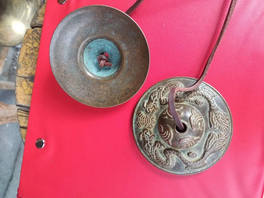 A Pair Old Musical instrument Boll Touch the bell Dragon Totem Royal Palace Music Case Interesting to listen