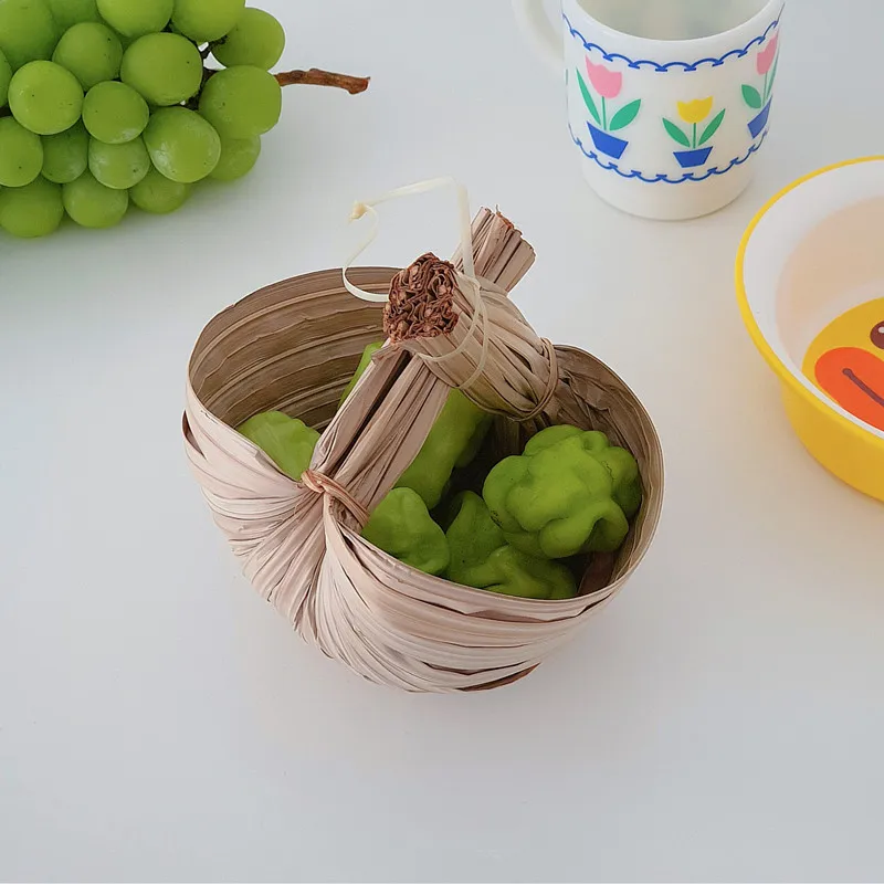 

Thai Style Hand Woven Palm Leaf Smoothie Bowl Coffee Shop Desserts Bowl Eco Natural Fruits Plate Creative Storage Basket