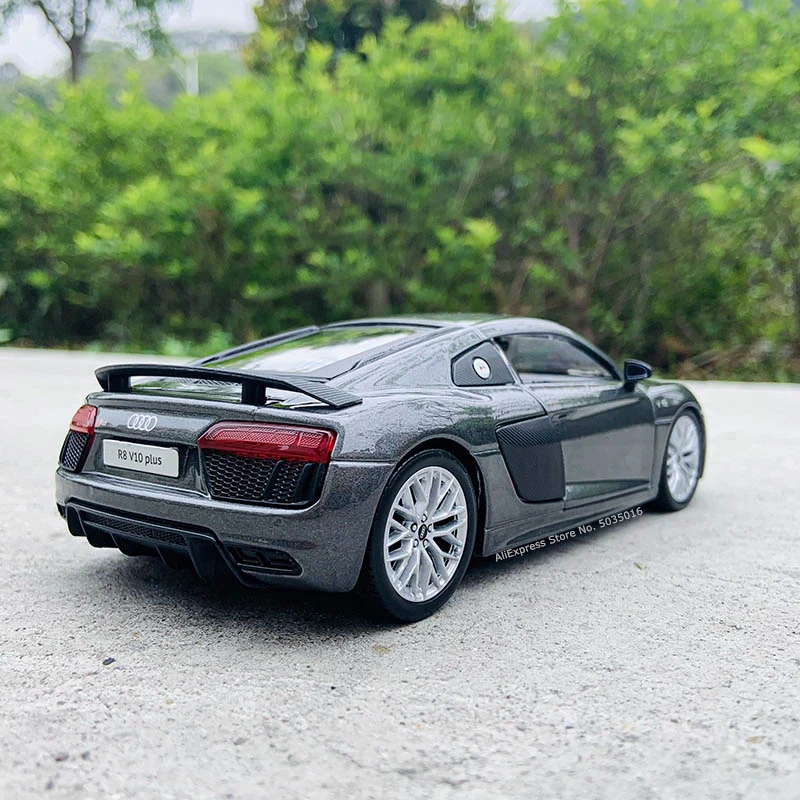 Maisto 1:24 Audi R8 V10 Plus sports Titanium gray car Die-cast alloy car model crafts decoration collection toy tools gift