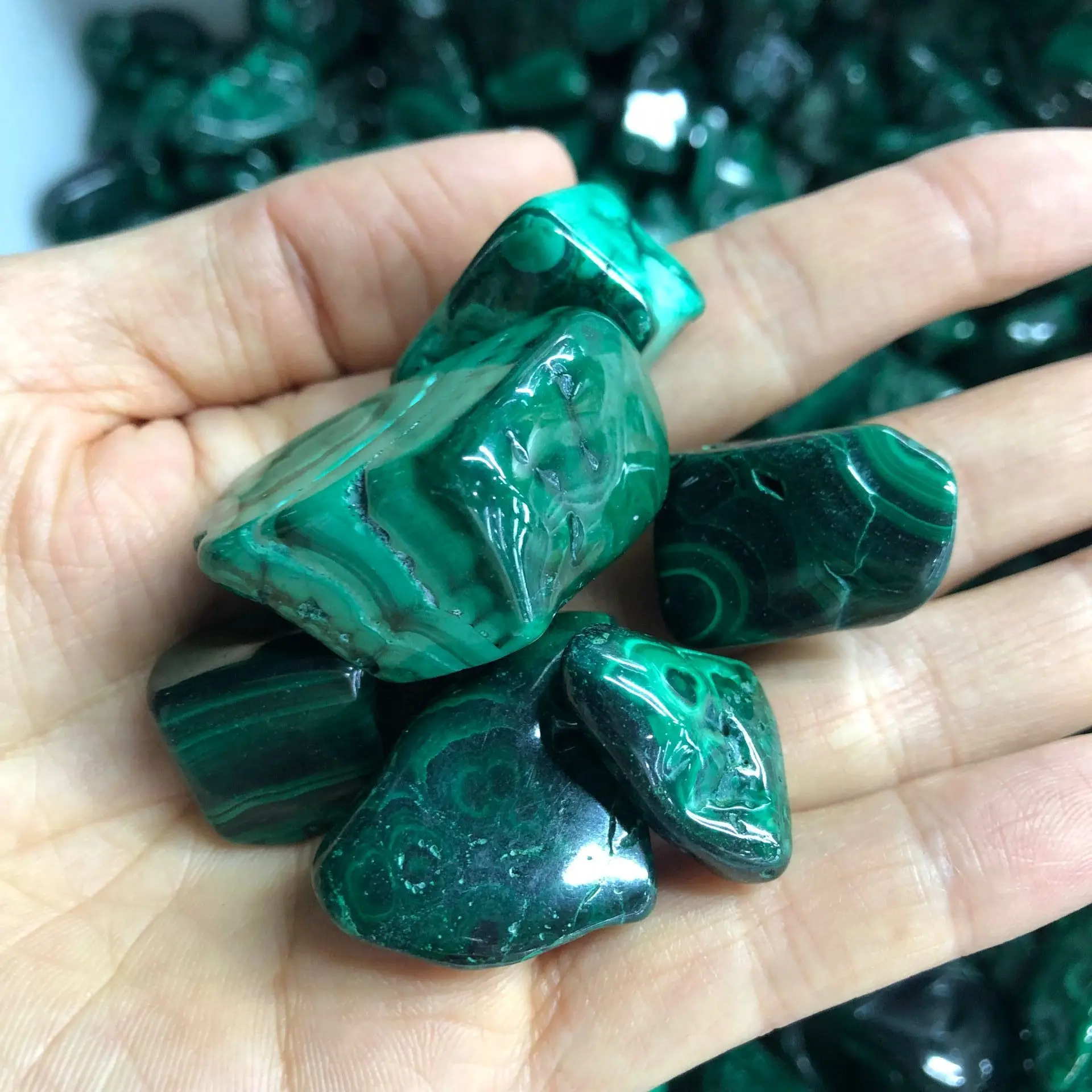 

100g Malachite Crystal Gravel Mineral Crystal Chip Beads Home or Fountain Decor Tumbled Stone Degauss Healing Reiki