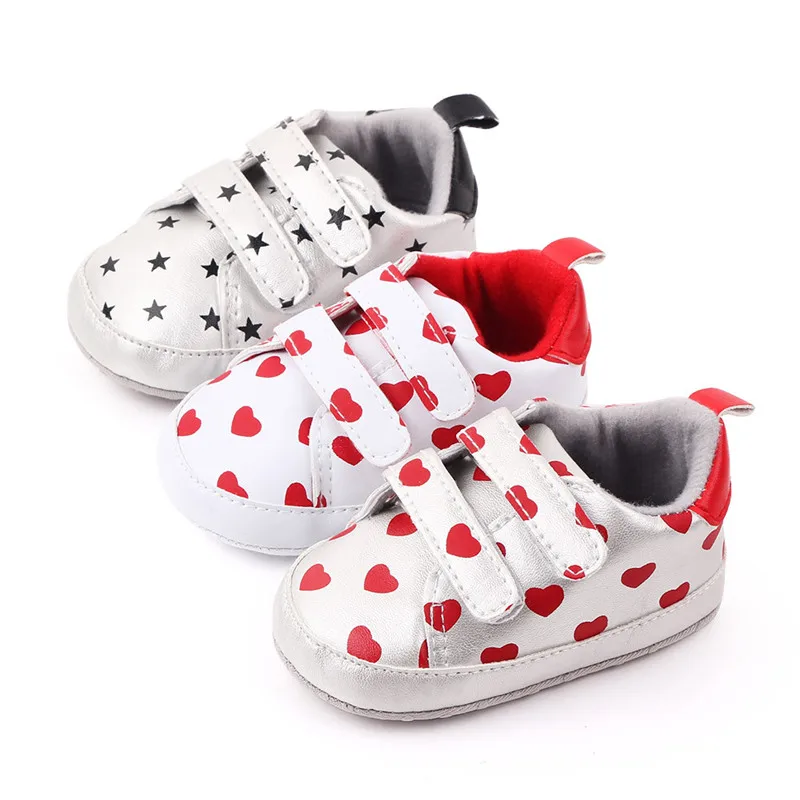 Zapatos de moda para bebés, zapatos informales suaves para primeros pasos, con corazón encantador