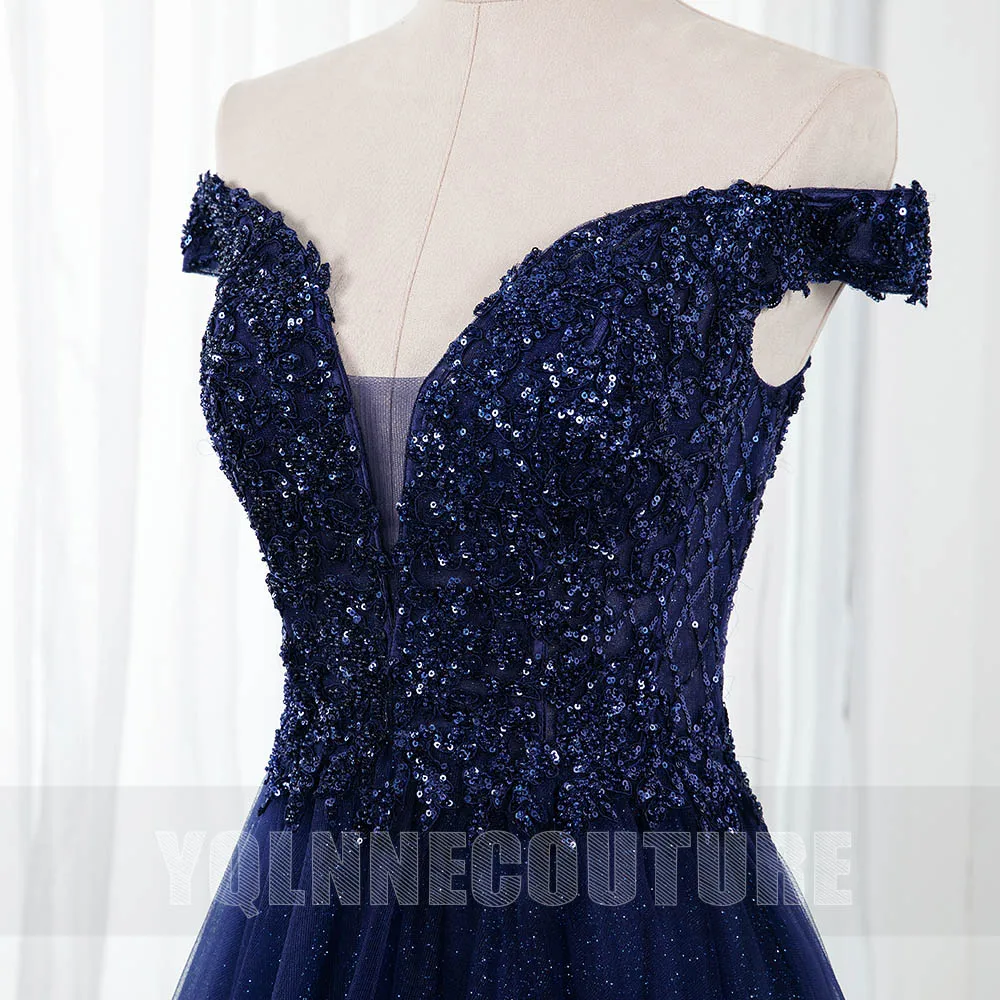 YQLNNE Navy Blue Long ปิดชุดไหล่ Appliques ลูกปัดเซ็กซี่ชุดปาร์ตี้ Glitter Tulle Lace Up Back Evening ชุด