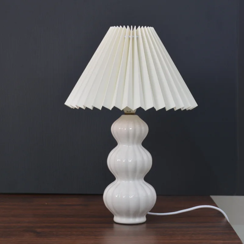 

Table Lamp Ins Korean Girl Heart Retro Pleated Table Lamp Bedside Homestay Creative Decoration Atmosphere Ceramic Table Lamp