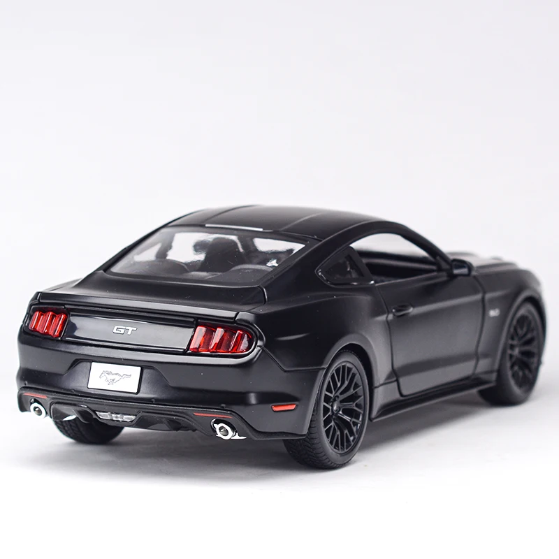 Maisto 1:18 2015 Ford Mustang Sports Car Static Simulation Die Cast Vehicles Collectible Model Car Toys