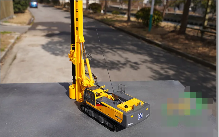 High Quality Original Factory 1:35 Zinc Alloy Xcmg Xr220 Rotary Drilling Rig Truck Model for Collection, Gift