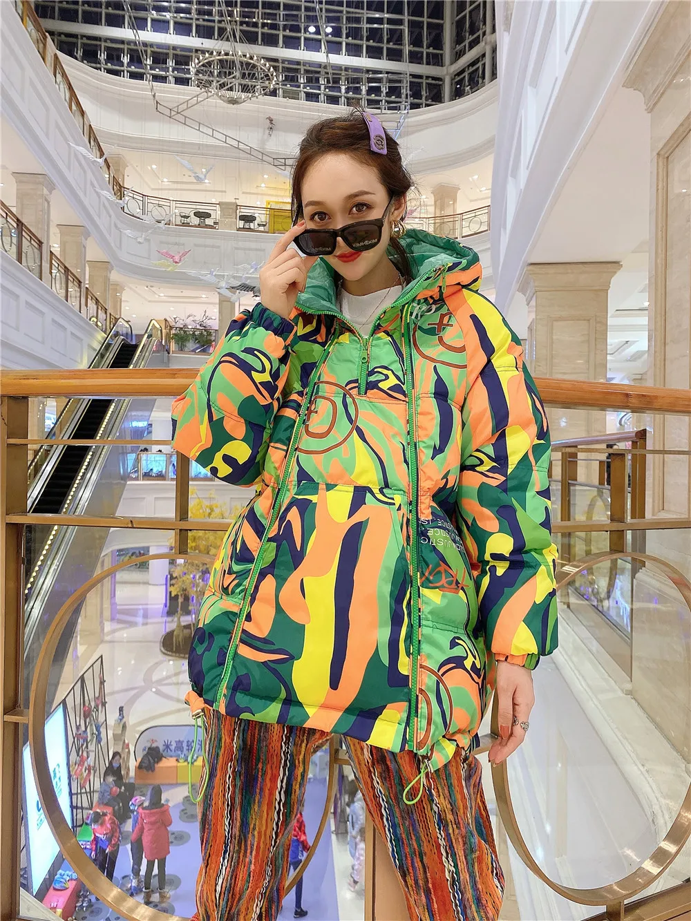 Graffiti Print Fashion Down Jacket Women Hooded Short Parka Thick Warm Winter Jacket Streetwear Loose Hip Hop Cotton Coat Female