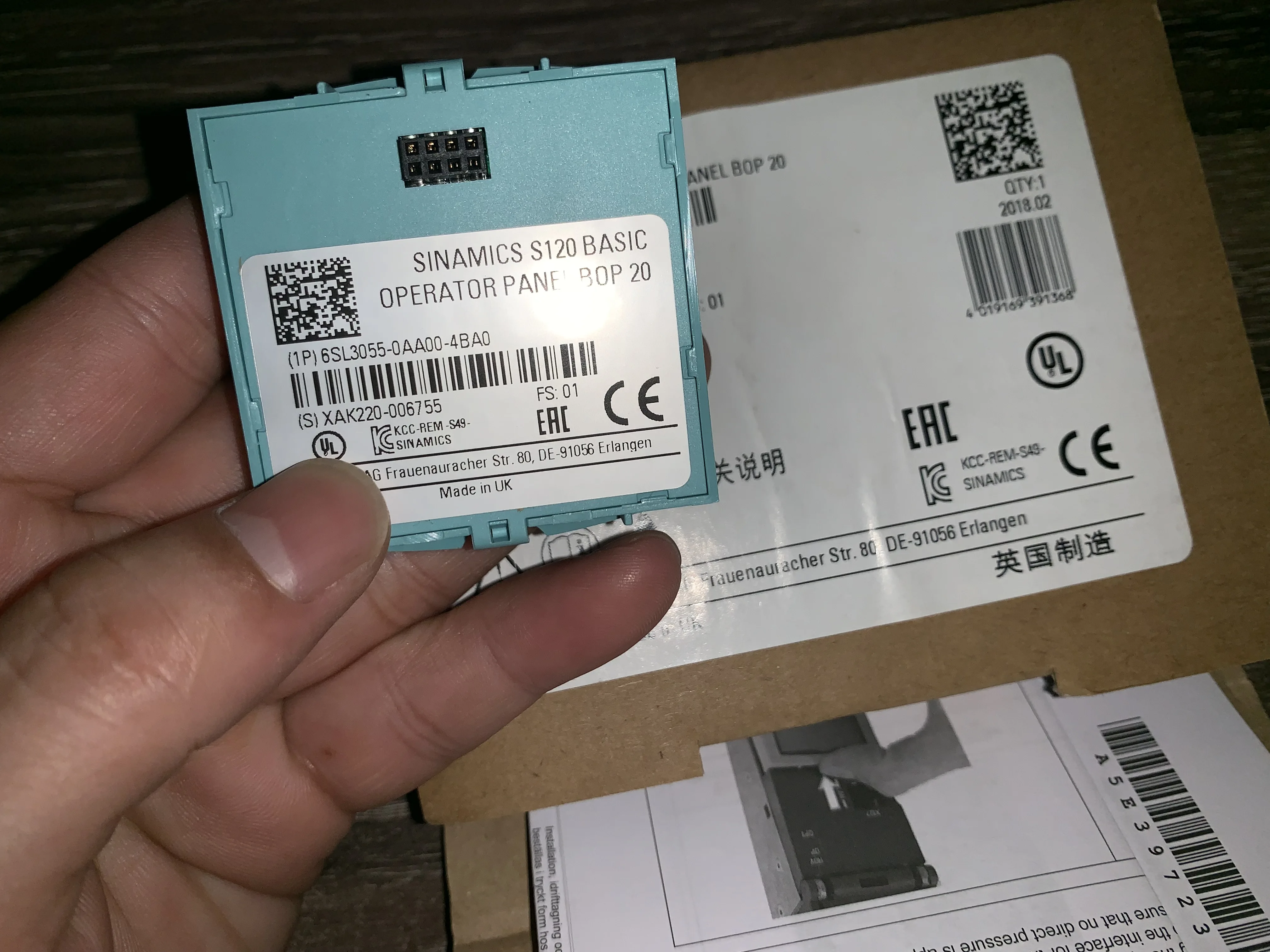 El panel de operación BOP20 6SL3055-0AA00-4BA0 es adecuado para el inversor S120