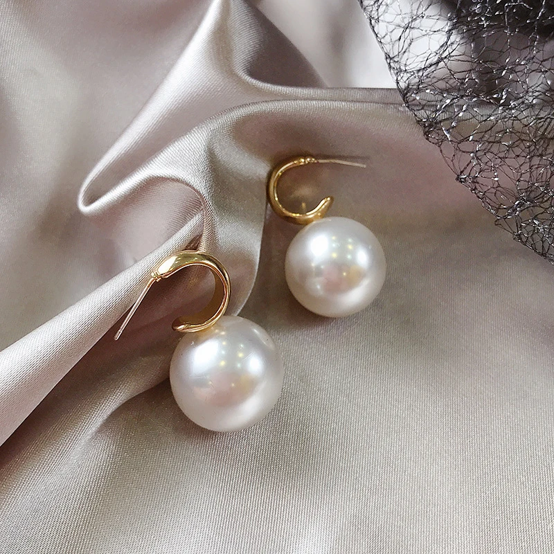 Trendy Fashion Korean Oversized Pearl Drop Earrings for Women Bohemian Golden Round Pearl Wedding Earrings Jewelry