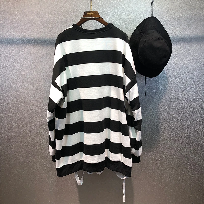 Men's Autumn New Black And White Stripe Splice Popular Fashion Trend Loose Round Collar Versatile Large Size T-Shirt