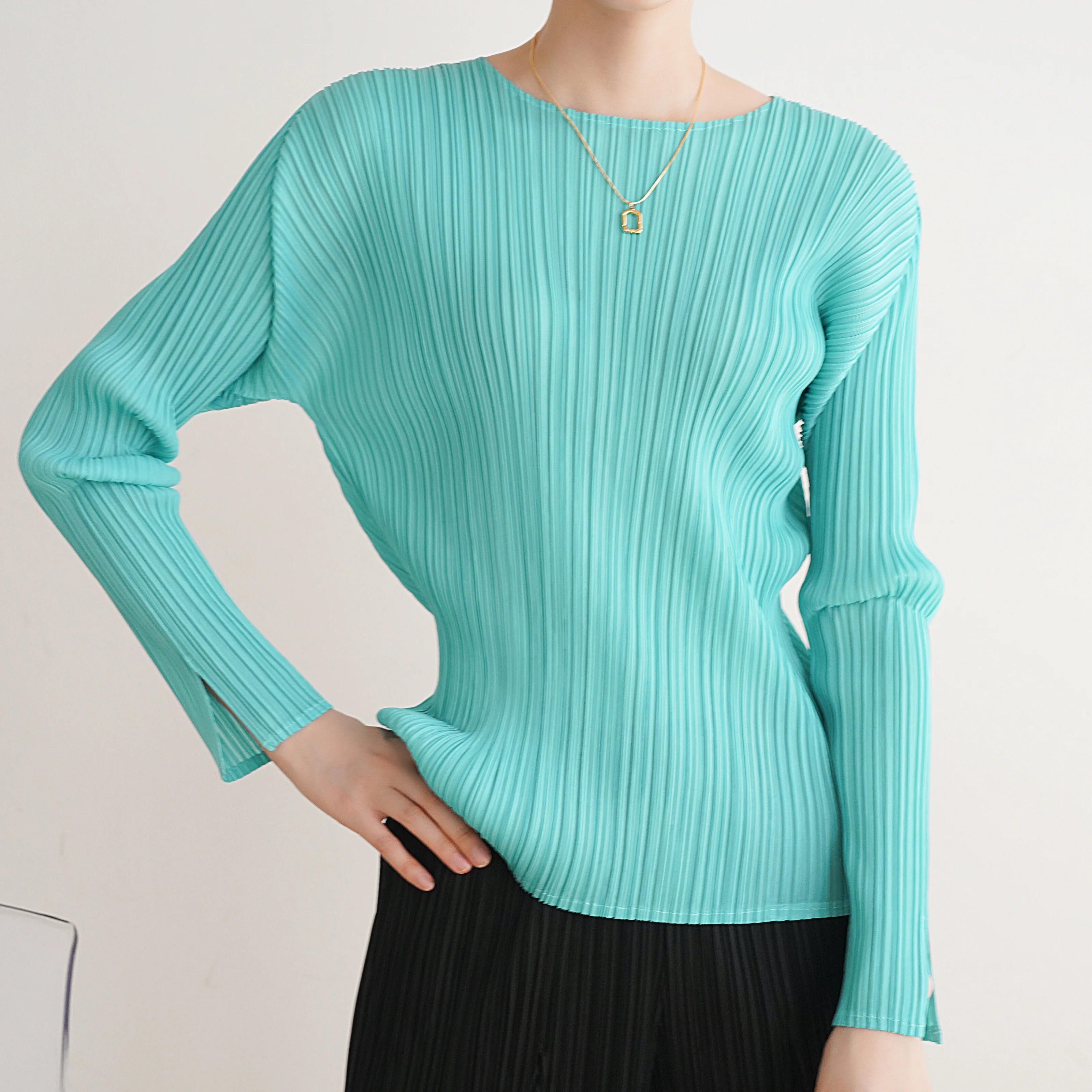 

Early spring miyake pleated round collar temperament commuter long sleeve T-shirt bottom shirt