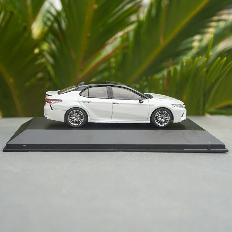 High quality original 1:43 Toyota Camry alloy model,simulation collection gift,die-cast metal luxury car model,free shipping