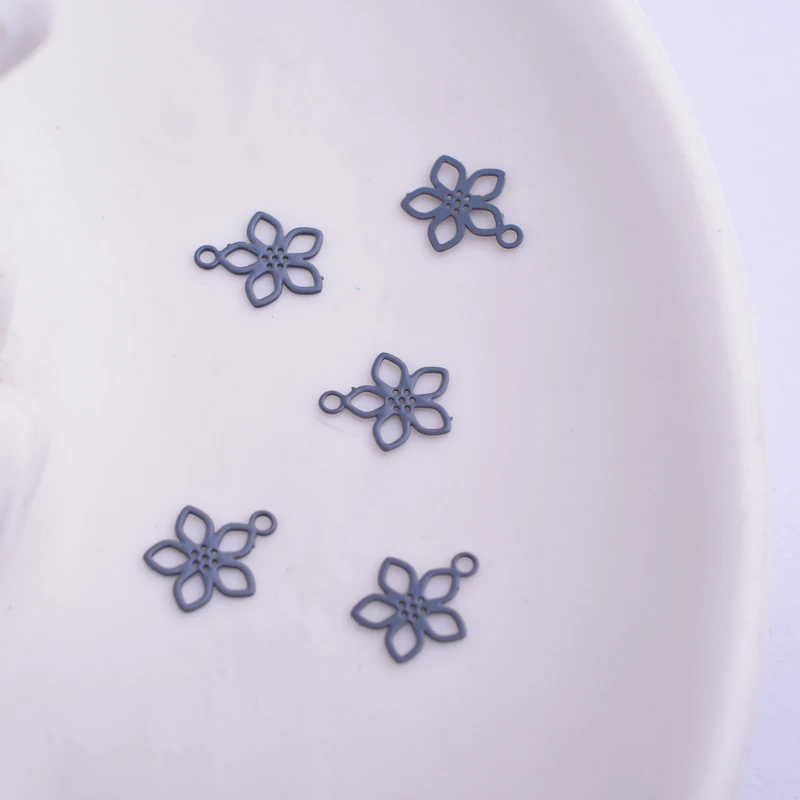 100 Stück AC4215 7*9mm Filigran Versilberte Mini-Blumenanhänger Messing Goldfarben Kleine Blumen Anhänger DIY Ohrring – Detail 4