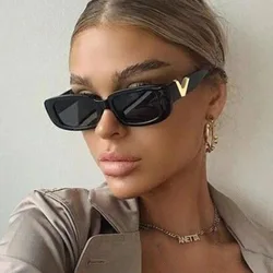 Retro Frame Rectangle Sunglasses for Women 2024 Luxury V Sun Glasses Men Fashion Jelly Sunglasses with Metal Hinges UV400