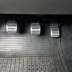 For Suzuki SX4 Aerio Ciaz Vitara S-Cross Splash Ignis Kizashi Sidekick Samurai Gas & Brake Pedal Anti-slip Pad Cover AT MT