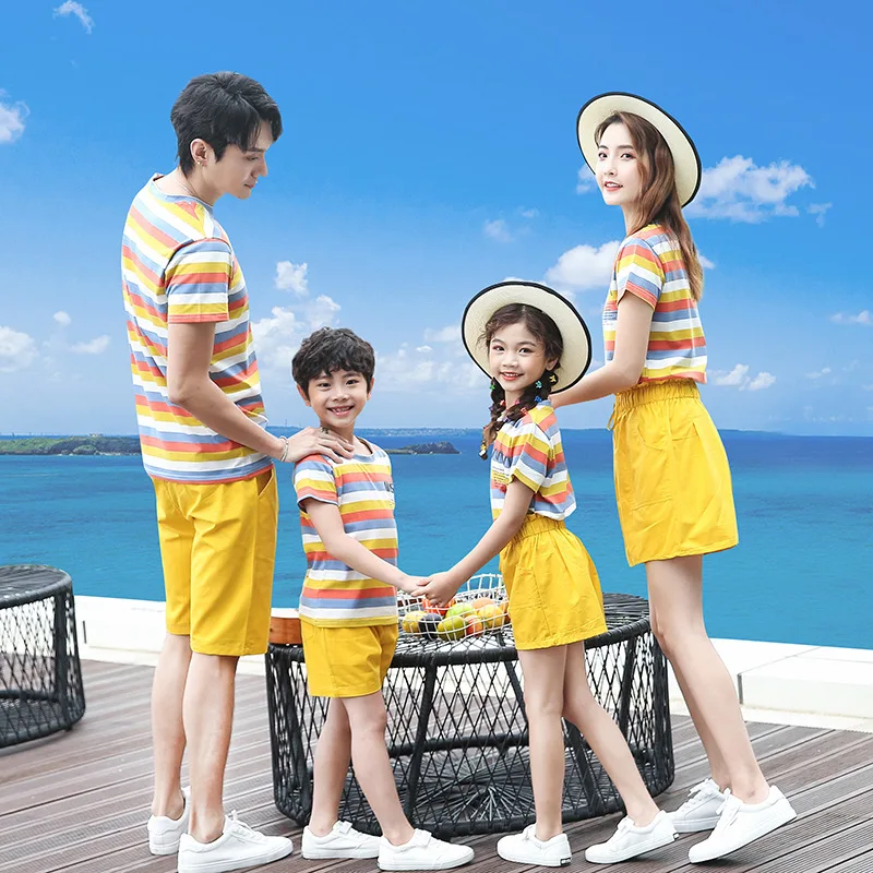 

Summer Family Matching Outfits Mother Daughter Father Son Caual Clothing Set T-shirts & Shorts Holiday Matching Couple Outfits