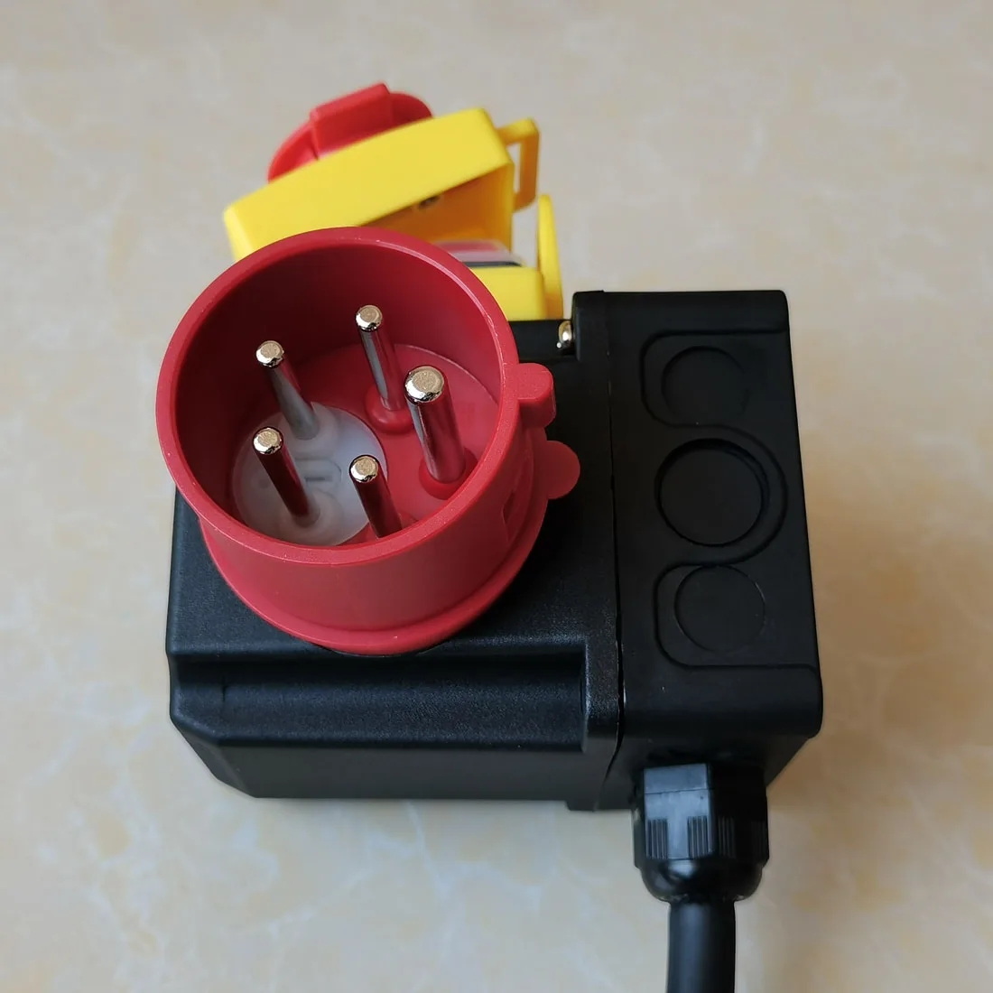 KEDU KOA1L Interruttore elettromagnetico Combinazione europea di prese di commutazione Interruttore a pulsante di arresto di emergenza industriale trifase AC400V