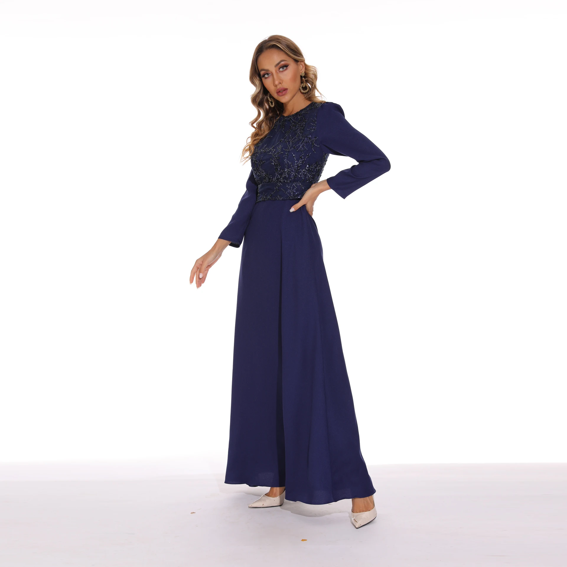 New Muslim two-piece set embroidery sequins shows a slim long And elegant Arab dress