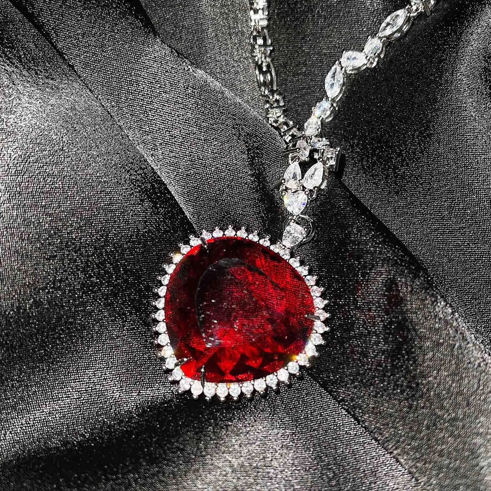Blue Red TITANIC Heart of the Ocean Necklaces for Women Romantic Crystal Chain Pendant Necklaces Valentine\'s Day Jewelry Gift
