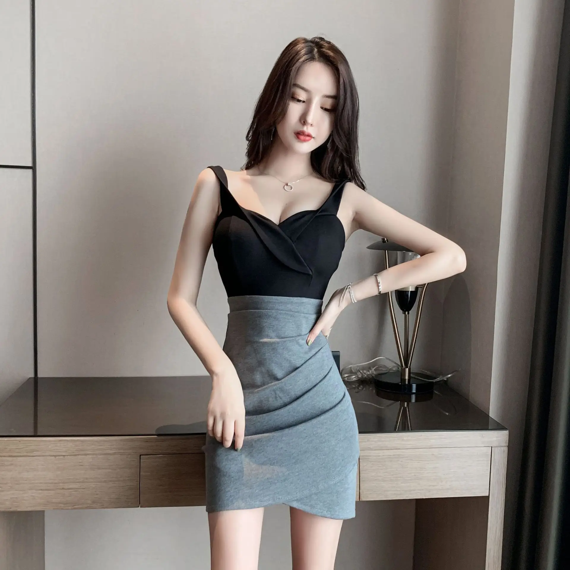 Dress 2020 new nightclub outfit sexy fashion temperament low-cut slim fit  Zippers  Knee-Length  Office Lady