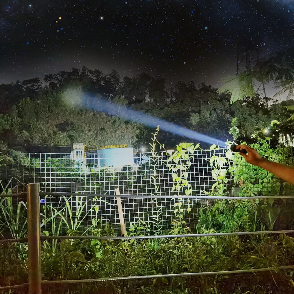 BORUiT C8 High Power LED Flashlight 1000M Lighting Distance Torch Spotlight by 18650 Battery Camping Hunting Lantern