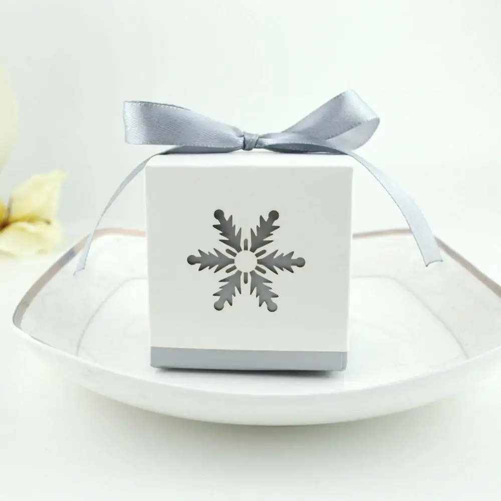 

50pcs White Laser Hollow Snowflake Candy Packaging Gift Box for Wedding Party Supplies European-style Silver Candy Boxes