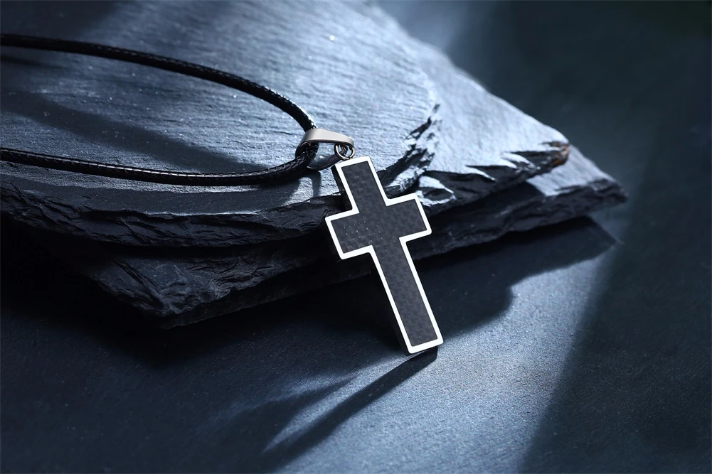 Kreuz Halskette Männer, Schwarz Carbon Faser Latin Kreuz Anhänger, Edelstahl Kanten Anhänger Gentleman Schmuck – Detail 3