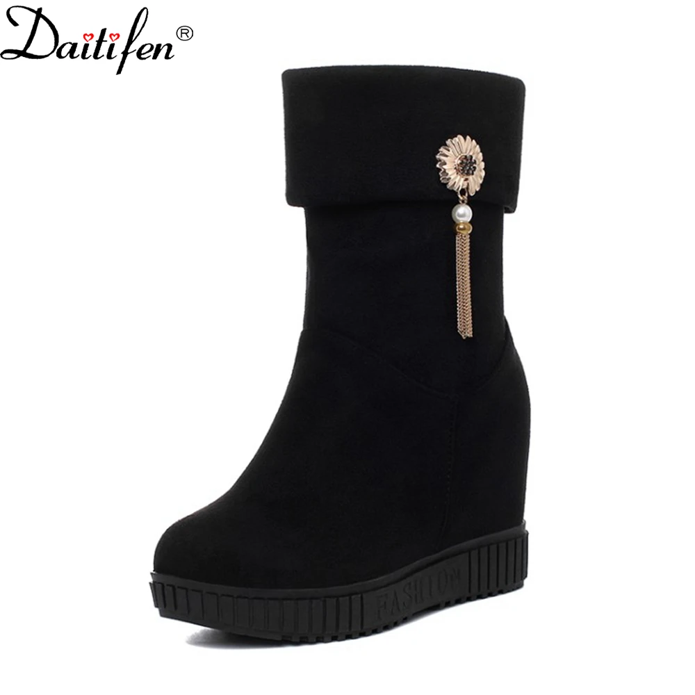 

Daitifen Women Winter Mid Calf Boots With Fur Hidden Heel Leather Female Pumps Platform Metal Ladies Leisure Outddor Shoes