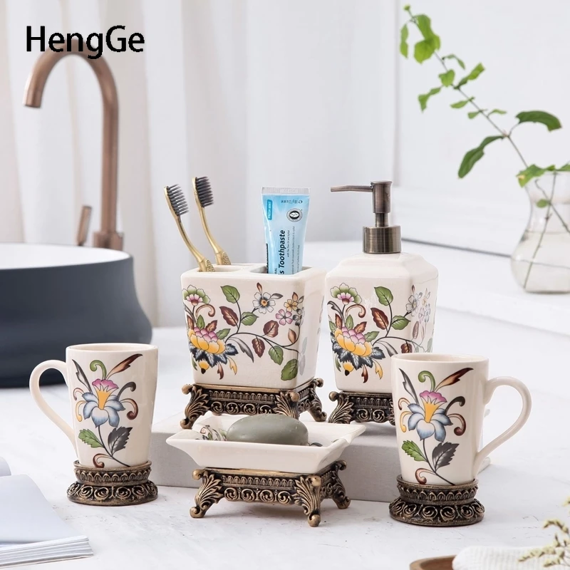 Luxury Ceramics Hotel Bathroom Five Piece Set Painted Craft Toothbrushing Cup Lotion Bottle Soap Box Home Restroom Wash Suit