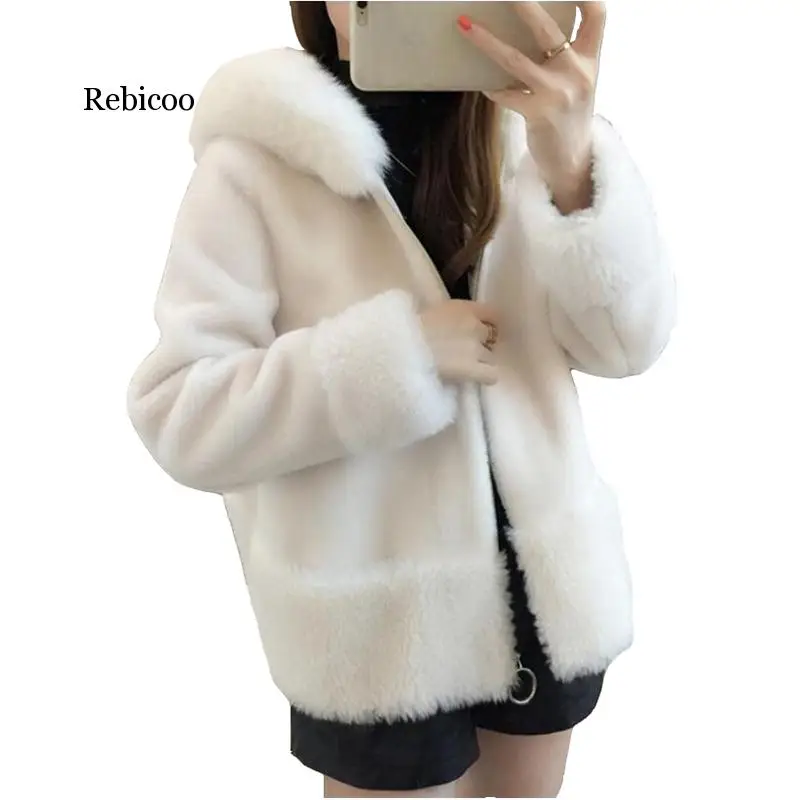 

New winter Parker sheep shearing coats female fox fur collar jacket coat ladies lamb hair short coat hooded velvet fur Womens