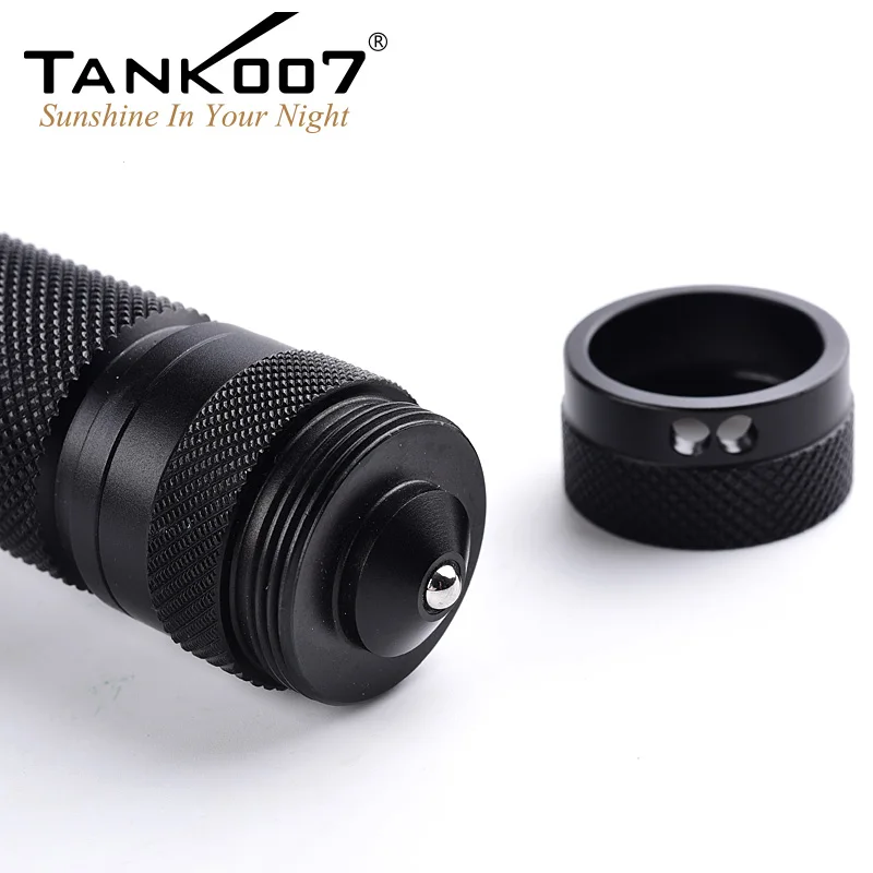 TANK007 Camping ao ar livre Ciclismo Lanterna LED tática de alta potência à prova d'água 800 lúmens tocha afiada martelo de segurança tipo C carregamento