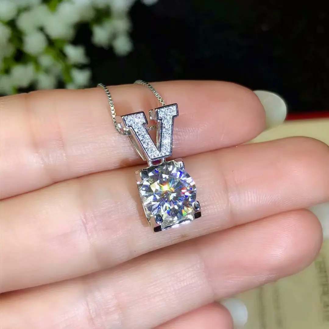 

Letter V style pouring moissanite gemstone necklace for women necklace real 925 silver birthday gift shiny better than diamond