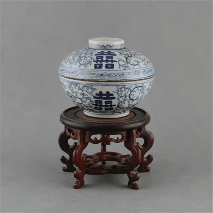 

Qing Dynasty Hand-painted Blue And White Double Happiness Characters Quaint Ceramic Bowl With Lid