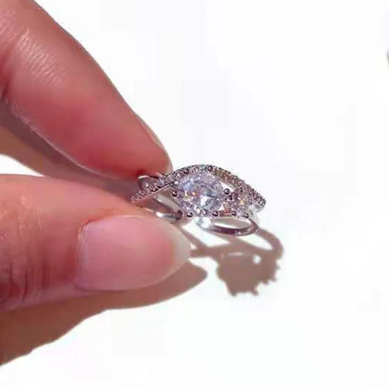 Classic Verlovingsring Aaa Kubieke Zirkoon Vrouwelijke Vrouwen Flash Strass Bruiloft Cz Uitgeholde Band Ringen Zilveren Kleur Sieraden