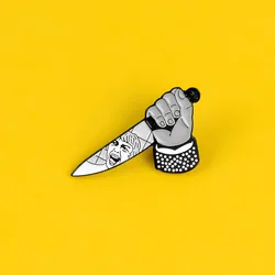 Coltello a mano smalto Pin Dark Killer Horror Movie spilla zaino vestiti spilla Punk Badge gioielli regalo per gli amici all'ingrosso