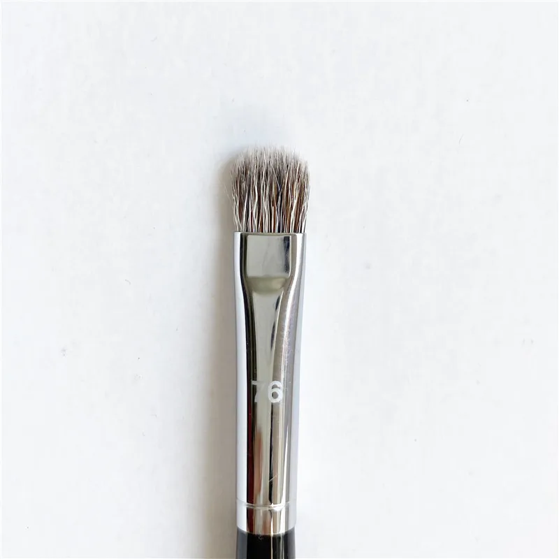 Correcteur plat Pro 76-brosse de maquillage de précision professionnelle