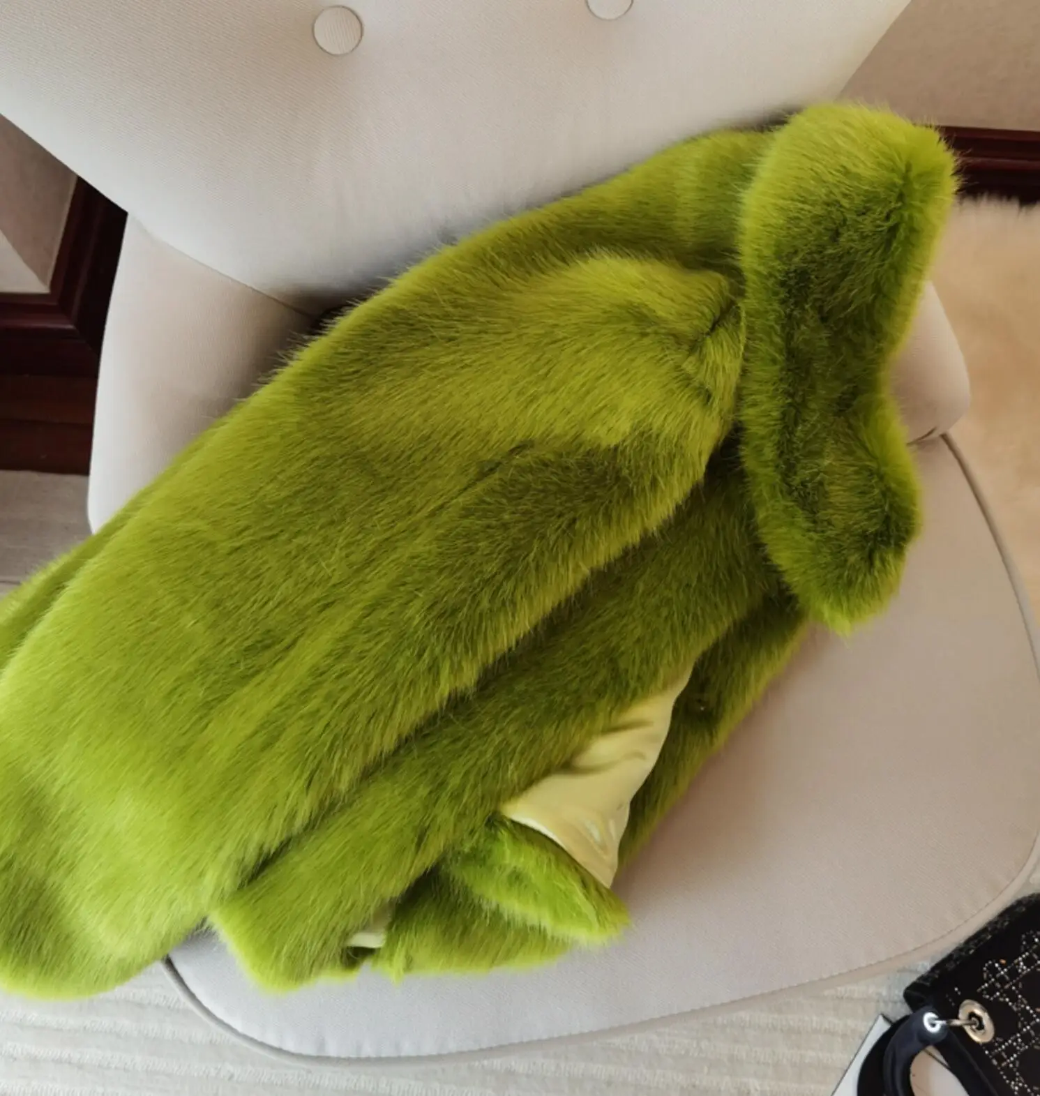 Winter Turn down Collar Lapel Hairy Shaggy Soft Faux Fur Coat Green Women Long Sleeve Furry Fur Warm Jacket Short Outerwear
