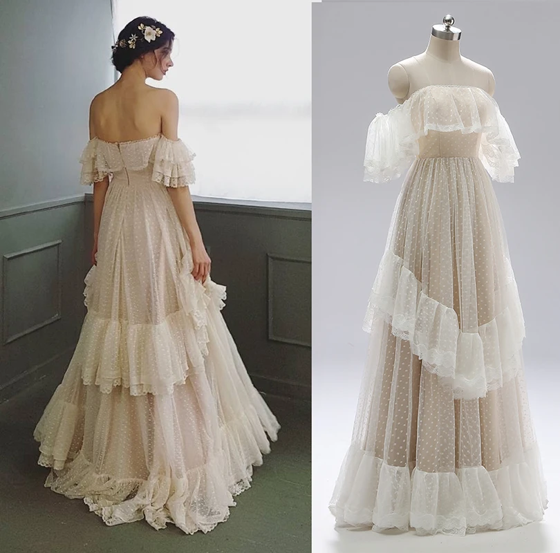 Vestido de novia personalizado con hombros descubiertos y lunares, vestido de novia de princesa victoriano rústico sin espalda con volantes de encaje escalonado