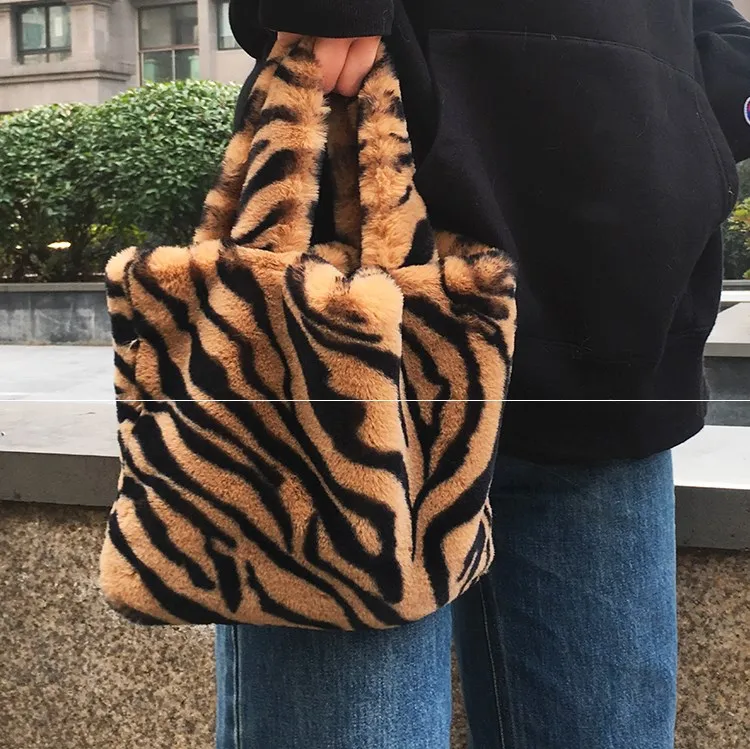 Łańcuszek duża pluszowa torebka nowe śliczne torby moda torba na ramię Crossbody kobieta leopard torba damska torba miękka ciepła torba z futerka