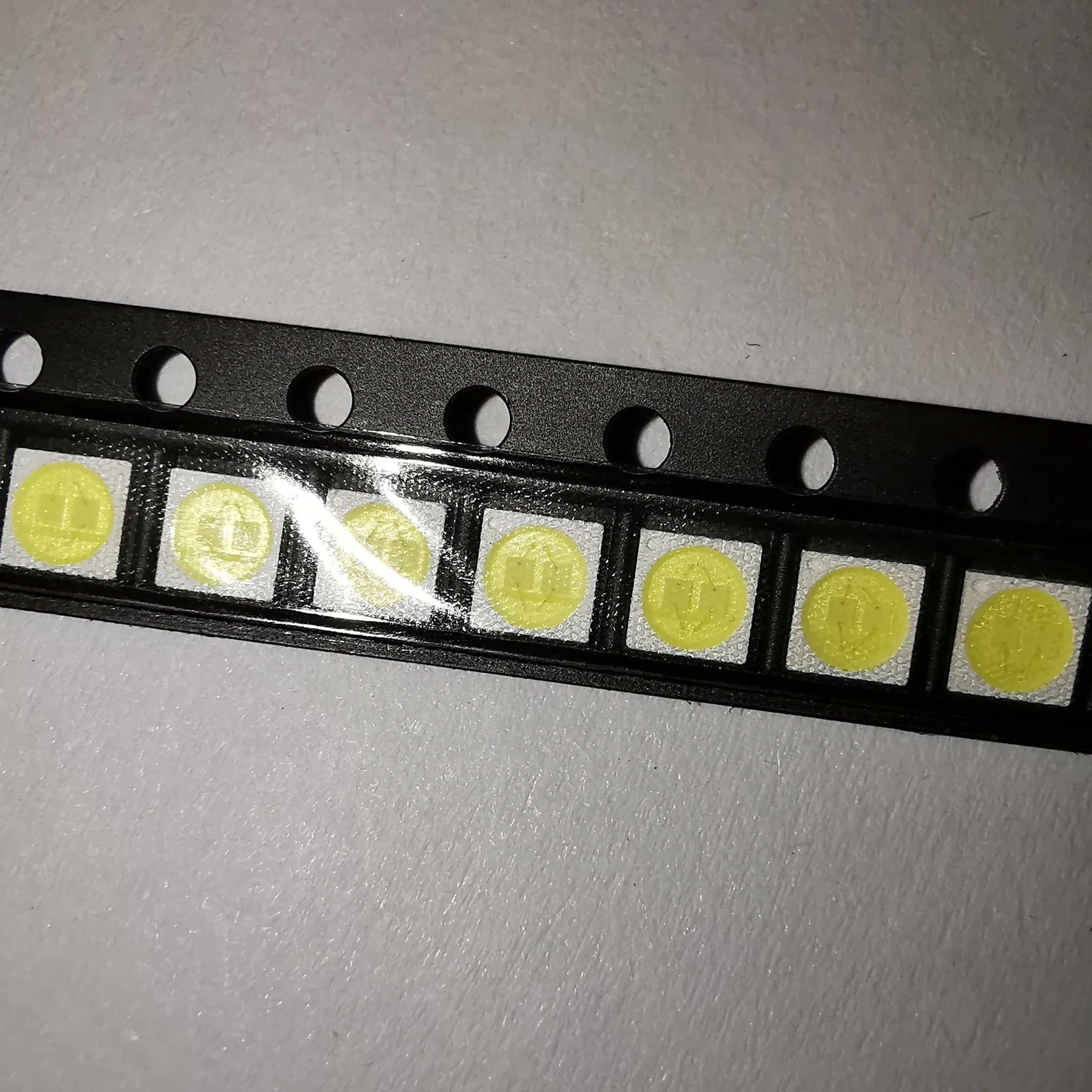 200pcs LED Backlight High Power LED 2W 3030 3V-3.6v Cool white 240 LM TV Application 3030 smd led diode