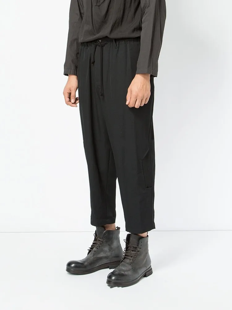 الربيع والخريف الرجال مصفف الشعر الجديد أزياء مرونة الخصر عارضة السراويل السوداء واسعة الساق السراويل مع حزام من تسعة