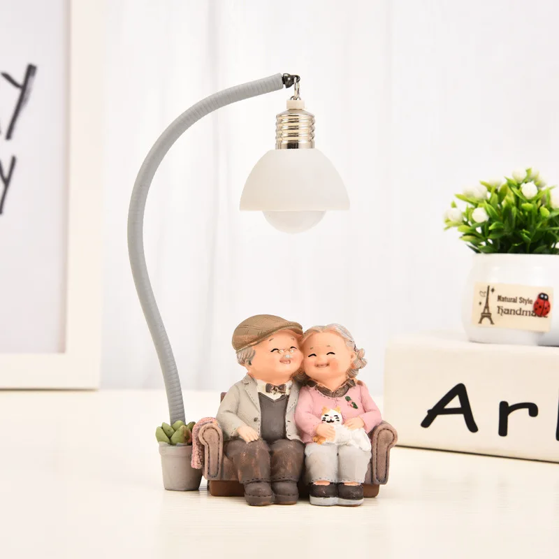 Link for Drop Shipping Grandparents Model Ornament Creative Sweety Lovers Couple Ornaments For Office Table Gift