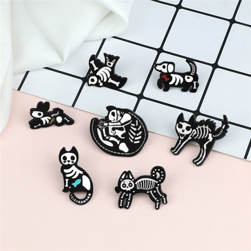 Animal Skull Pins Black and White Cats Brooches Skeleton Dark Punk Enamel Pin Custom Cool Backpack Badge Fashion Jewelry for Men