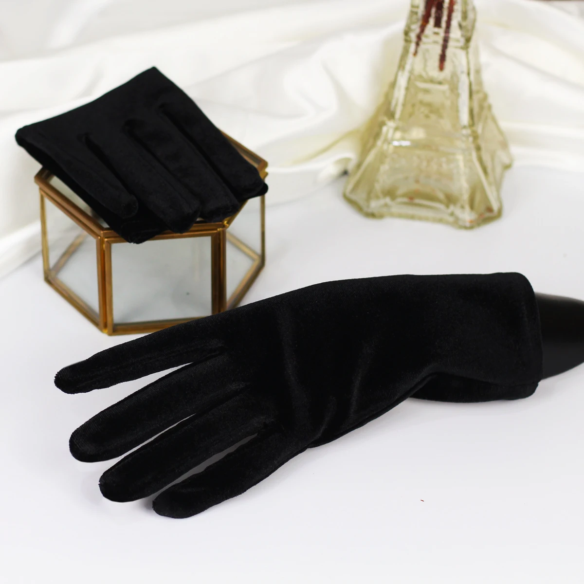 Guantes cortos de terciopelo para dama de honor y novia, manoplas sencillas y cómodas para boda, color negro, WG011-1