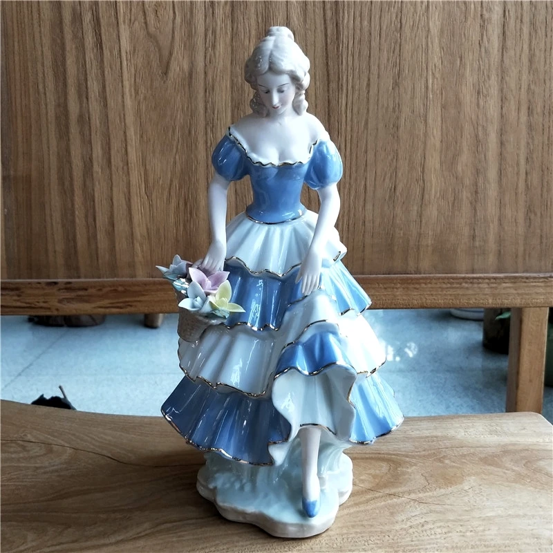 Porcelain Antique Princess Figurine Handmade Ceramics Royal Girl Statue Royal Adornment Gift Craft for Home Decor Art Collection