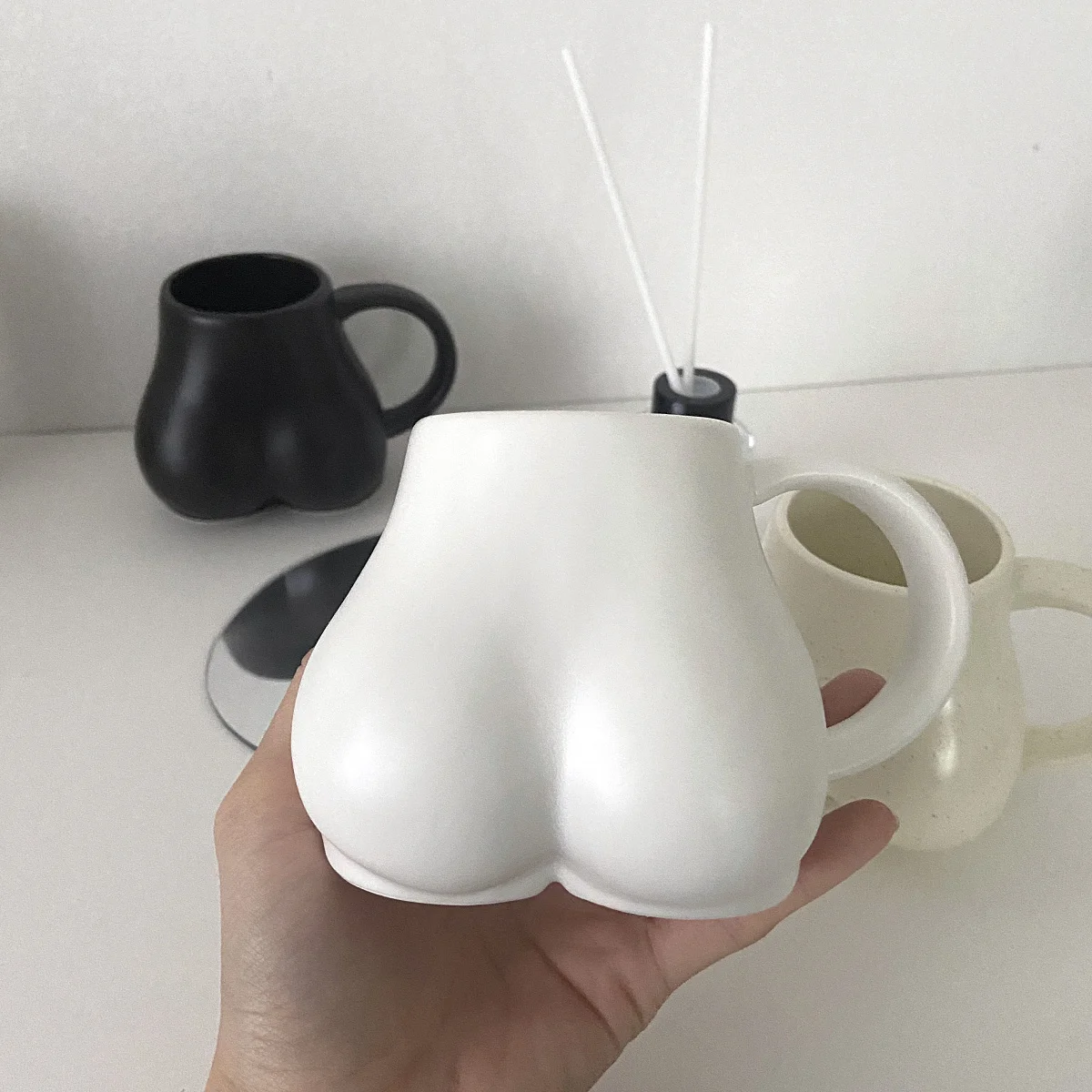 New Creative Ceramic Mug Milk Taste Butt Body Shape Nude Lovely Cup Handle Design Desktop Storage Home Decoration Coffee Cups