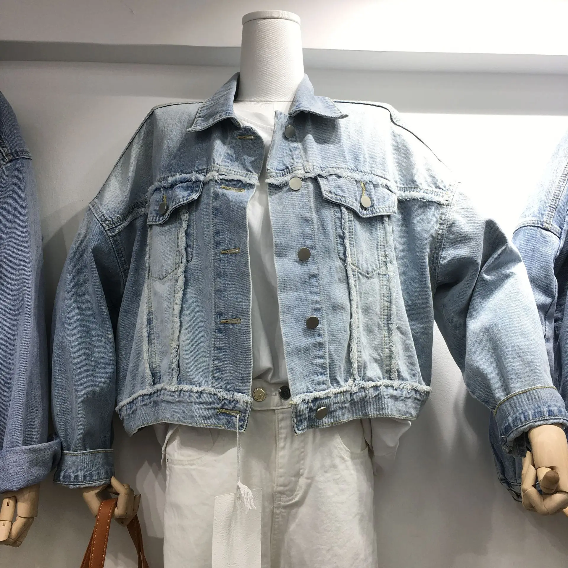 

The new during the spring and autumn 2021 edition of easing show thin light color cowboy short coat female toward retro jacket