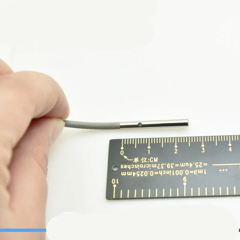 Interruttore di prossimità per rilevamento di metalli corti con sensore Mini cilindro DC tre linee 24VDC
