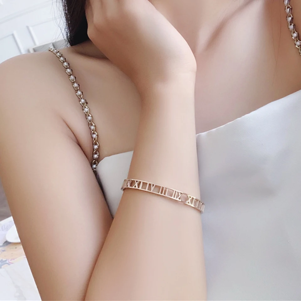 Hot Classic Design Hollow Roman Numeral Bracelets & Bangles Beautiful And Elegant Fine Jewelry For Women Stainless Steel Bangle